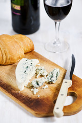 Blue cheese, croissant and wine