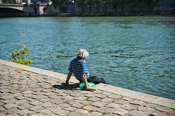 retraite en bord de Seine à Paris