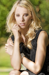 Naklejka premium blond wonam in the garden