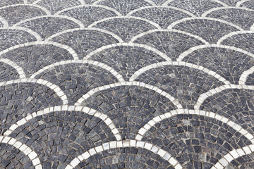 Pflastersteine gewellt