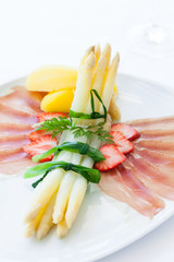 Spargel mit Schinken