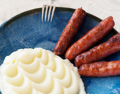 Mashed potatoes with fried sausage