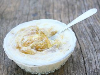 fromage blanc à la confiture de mirabelle
