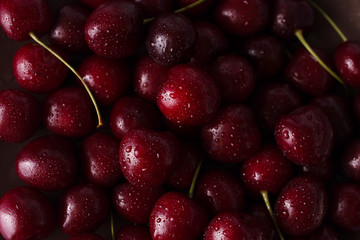 Спелые ягоды черешни