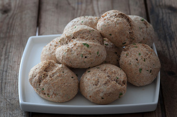Brötchen mit frischen Kräutern
