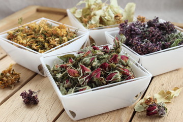 Herbs séshes. Plantes médicinales pour tisane ou  une médecine douce et  la phytothérapie