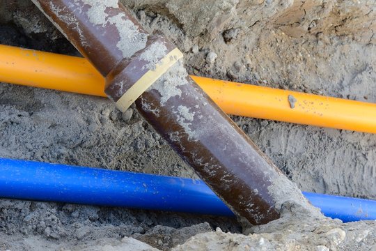 Verlegung von Gas-, Wasser- und Abwasserrohren