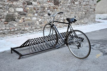 Fototapeta na wymiar Old black bicycle