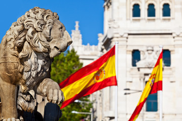 Fototapeta premium Cibeles Fountain Stone Lion Detail, Madrid