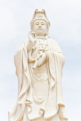 Fototapeta na wymiar Pomnik Guan w 