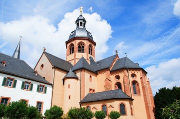 Fototapeta na wymiar Bazylika i benedyktynów Seligenstadt