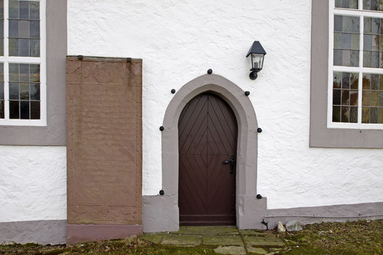 T&uuml;r der Pauluskirche in Neersen