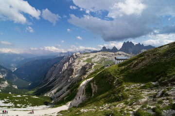 Fototapeta na wymiar Dolomity, krajobraz w pobliżu szczytów Lavaredo