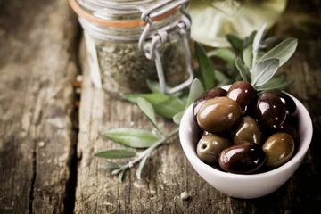 Gordijnen Fresh black olives and herbs © exclusive-design