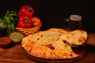 calzone con cerveza