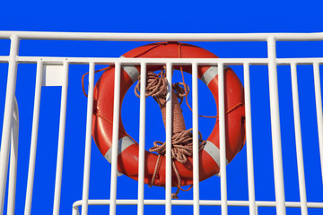 grèce; cyclades : mer Egée, ferry, bouée