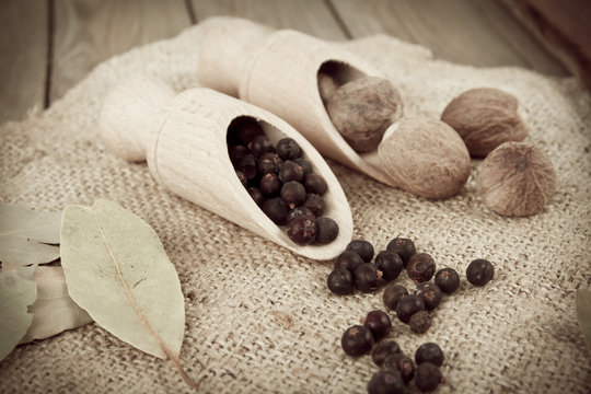 wacholderbeeren und muskatn&uuml;sse