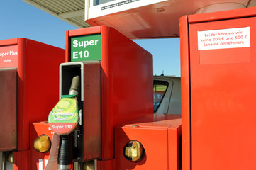 Tankstelle, Super, E10, Ethanol, Bioethanol, Benzin, Zapfpistole