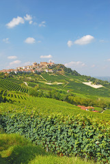 der bekannte Weinort La Morra im Piemont