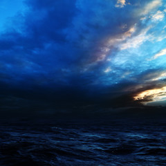 Fototapeta na wymiar Burza w nocy na morzu. Abstrakcyjne tła naturalne