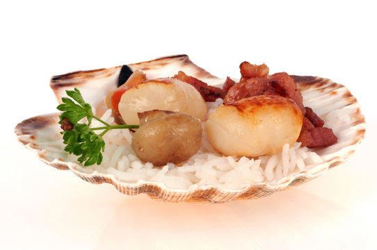 Coquille saint-jacques, riz et petits lardons