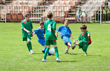 Obraz premium children playing soccer
