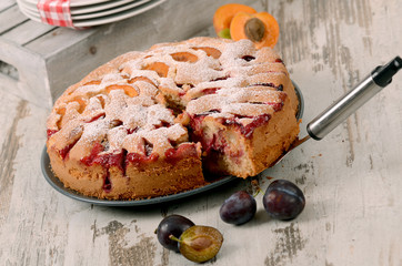 Zwetschgen-Aprikosen-Kuchen