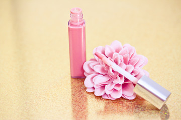 Obraz na płótnie Canvas pink lipgloss with flower petals