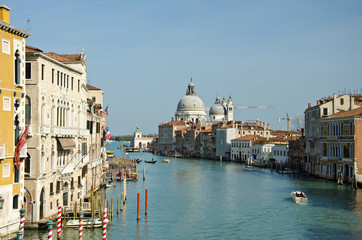 Fototapeta na wymiar Grand Canal and Basilica Santa Maria della Salute