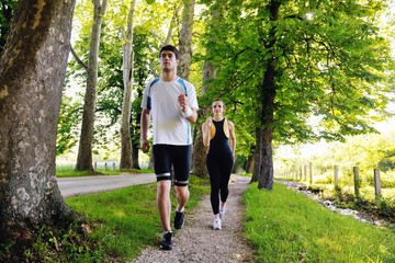 Obraz premium Young couple jogging