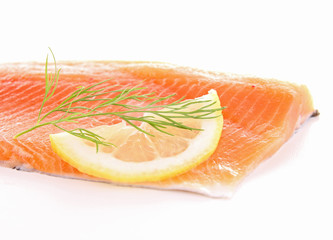 raw salmon slice and lemon