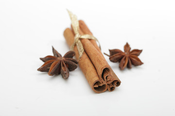 Sternanis mit Zimstange