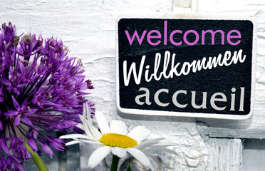Herzlich Willkommen Text Schild Blumen