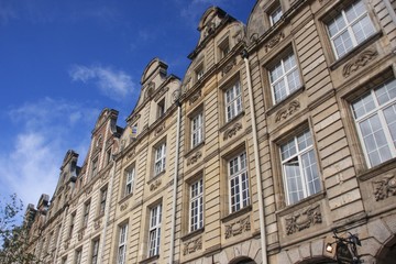 Fototapeta na wymiar stare fasady w Arras