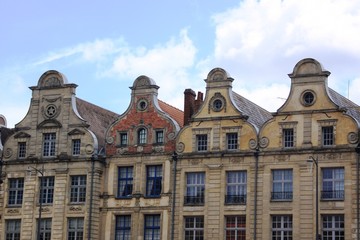 Fototapeta na wymiar starych domów w Arras