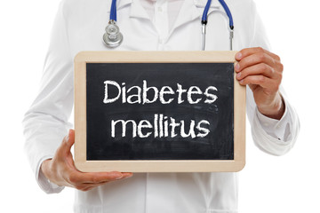 Arzt mit Tafel Diabetes Mellitus