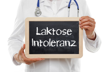 Arzt mit Tafel Laktoseintoleranz