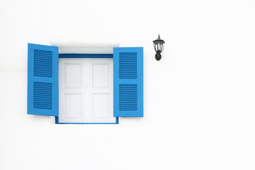 Naklejka premium Greek Style windows and lamp