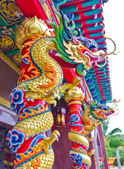 Fototapeta na wymiar Chiński posąg smoka