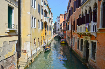 Fototapeta na wymiar typical urban view with canal, boats and houses in Venice