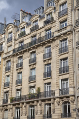Fototapeta na wymiar Traditionelles Wohngebäude in Paris, Frankreich