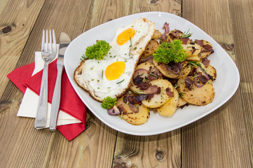 Fried Egg on a heap of roasted Potatoes