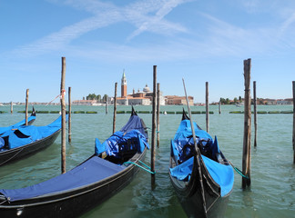 Fototapeta na wymiar Gondeln und Kirche San Giogio Maggiore in Venedig