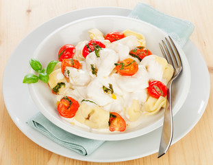 Tortellinis mit Käsesauce