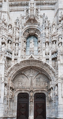 Fototapeta na wymiar Cathedral entrance in Lisbon