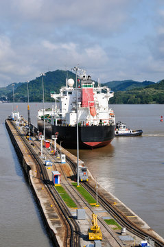 Panama channel lock