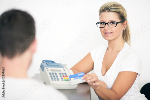 &quot;bezahlen mit Karte&quot; Stockfotos und lizenzfreie Bilder auf Fotolia.com