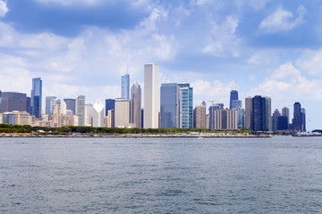 Fototapeta premium Ciemne chmury w dzielnicy finansowej