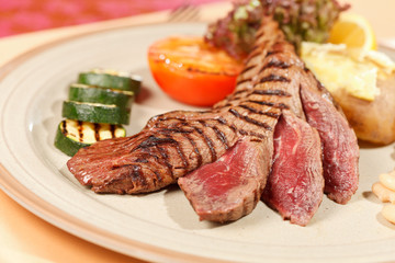 steak with grilled vegetables