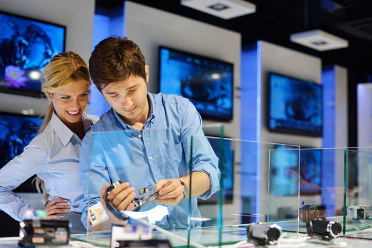 Young couple in consumer electronics store